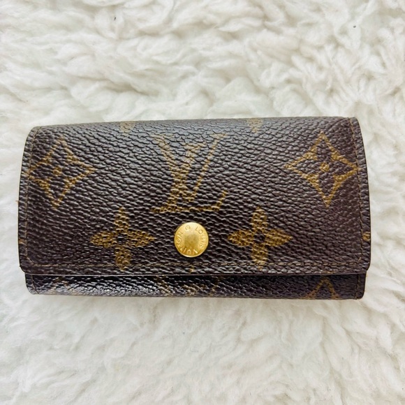 Louis Vuitton Monogram Leather Vintage 4 Hooks Key Holder - Picture 3 of 16